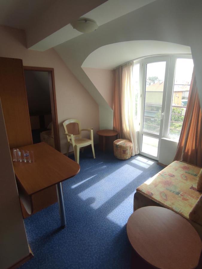Хотел Андре Hotell Tsjernomorets Eksteriør bilde