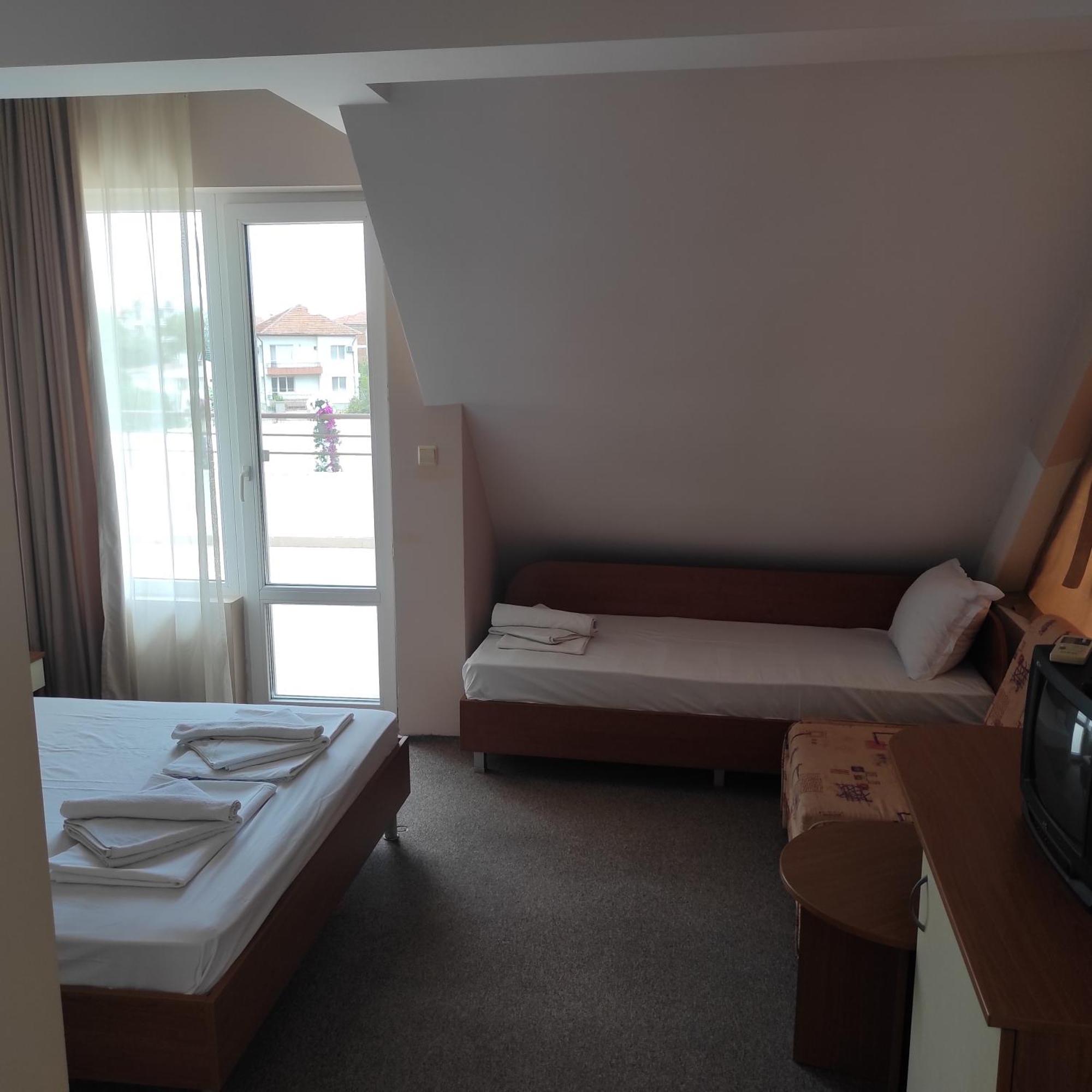 Хотел Андре Hotell Tsjernomorets Eksteriør bilde