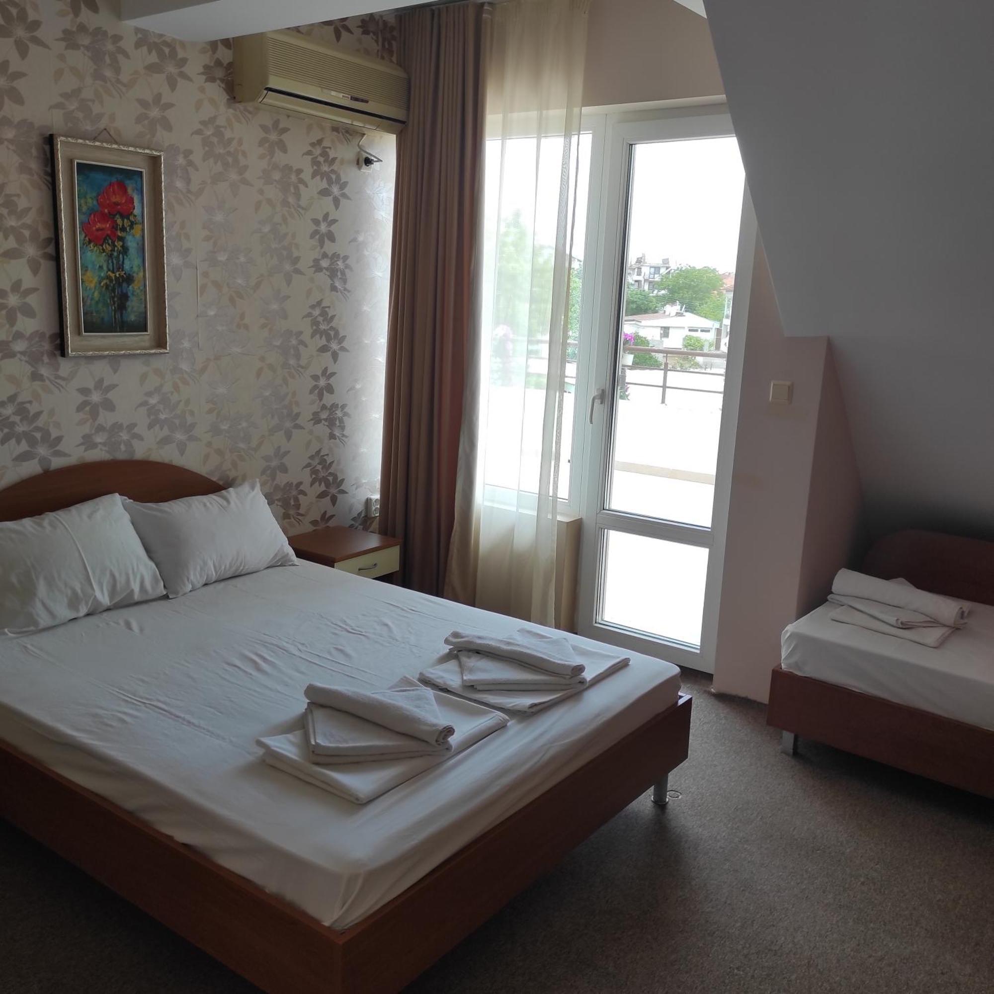 Хотел Андре Hotell Tsjernomorets Eksteriør bilde
