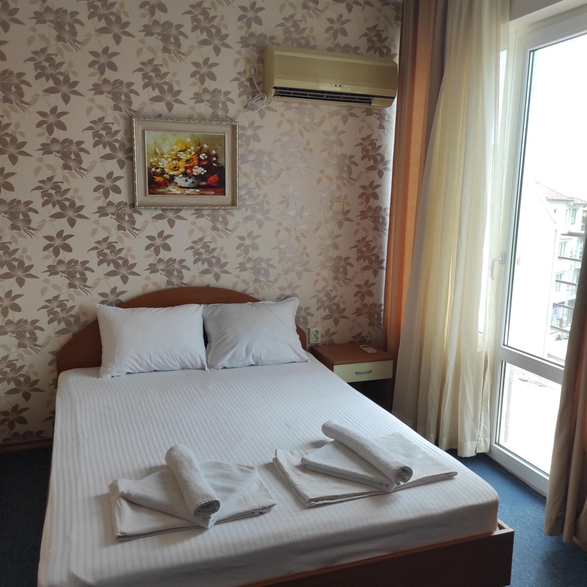 Хотел Андре Hotell Tsjernomorets Eksteriør bilde